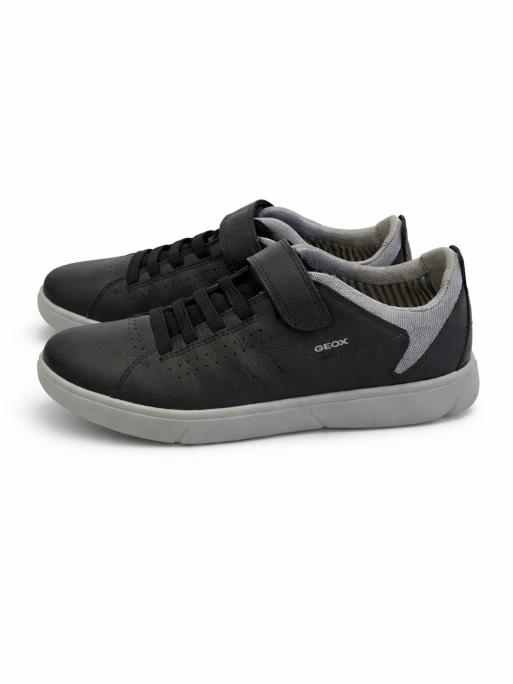 Geox Black and Gray Low-Top Leather Sneaker men/teens size 6